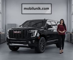 Tampilan gagah GMC Yukon Denali 2025 berwarna hitam metalik dengan lampu DRL menyala, diparkir di sebuah showroom mobil mewah di Indonesia.
